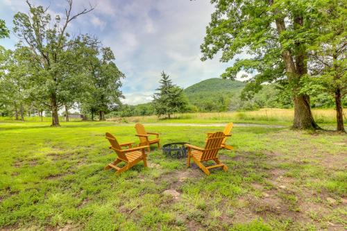 Game Room + Roof Deck: Ozarks Group Getaway!