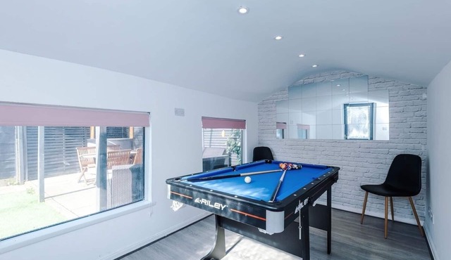 Game Room | Summer House | 3Bed Home In Stretford