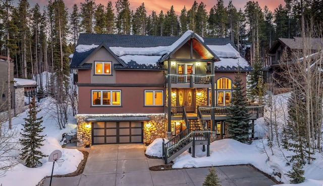 Game Room, Theater + Hot Tub Bliss | Ski Hill Sanctuary