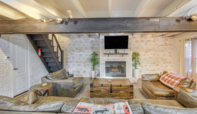 Game Room, Trails! 30-Acre Lakefront Streetman Gem