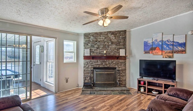 Game Room & Views: Lakefront Shelby Home!