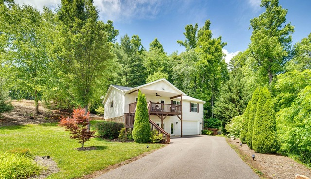 Game Room & Views! 'Valley Myst' Fairview Home