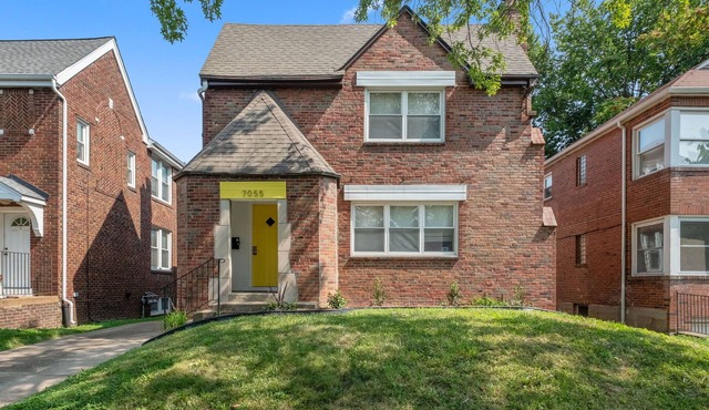 Game Room + Walk to Loop Near Hospitals STL