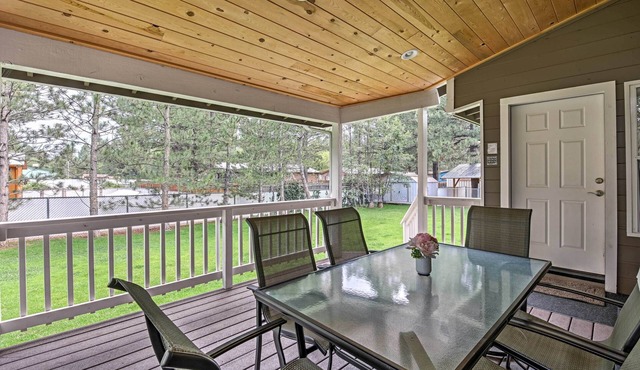 Game Room, Yard, Deck & Fireplace: Lakeside Home