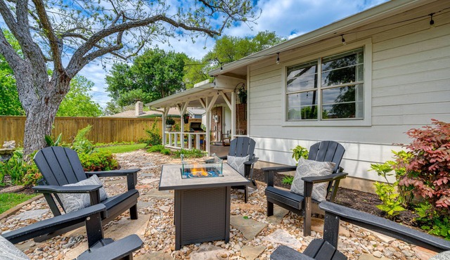 Game Room & Yard: Pet-Friendly Round Rock Gem