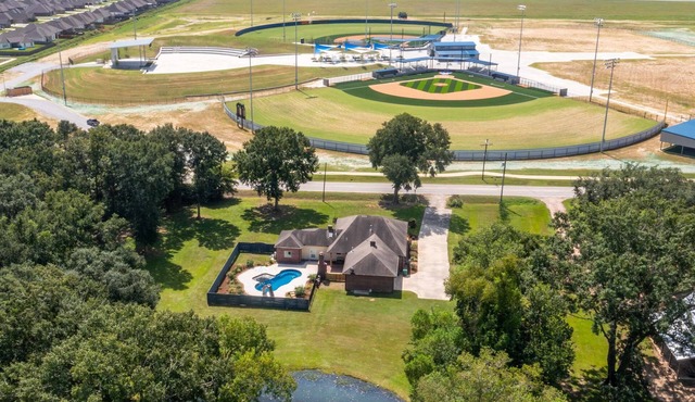 Gameday Getaway Pool Pond King Bed Sports Complex Office