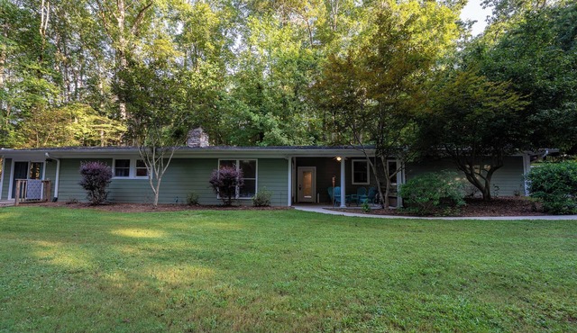 Gameday Lakehouse 3 minutes from Clemson with Pontoon rental available