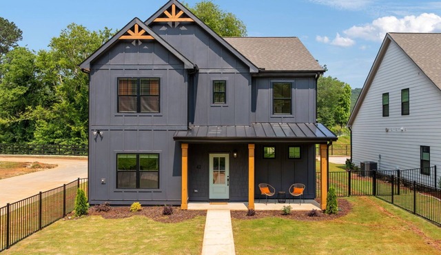 GameDaze - New 4/3.5 Bedroom House only 5 min to LakePoint - Sleeps 14