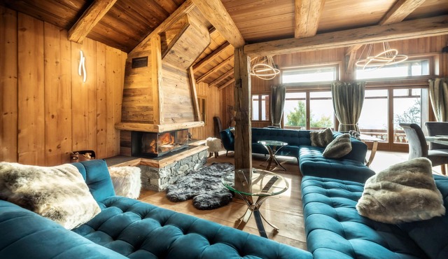Gamelbarn is a beautiful luxury chalet with hot tub and stunning mountain views