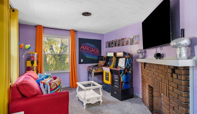Gamer's Paradise Duplex | Themed | Sleeps 13