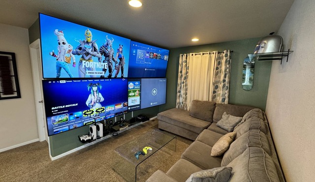 Gamers Oasis! Gaming Wall-4 70” Samsungs! Board Games! Family Home Near Gaylord