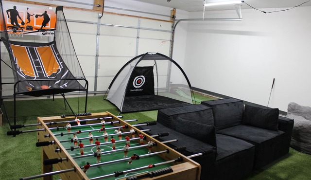 Games/10 Min to GrandPark/30 mins to INDY/Sleeps 14/