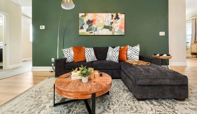 Games+Netflix+BBQ+FREE Parking Near Bakery Square