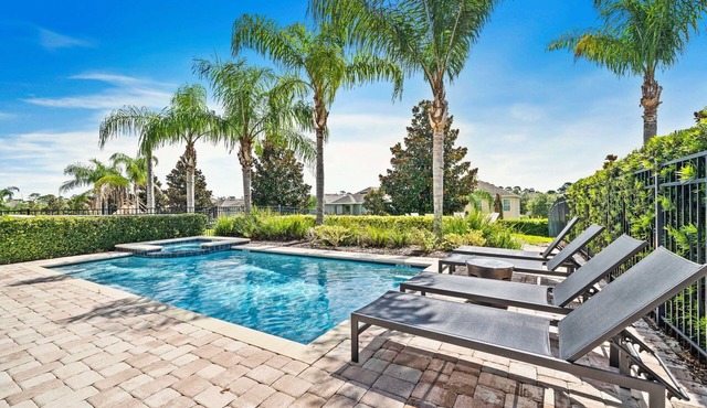 Games Room/Private Pool and Hot Tub/Beautifully furnished/Movie Room/Free Wifi