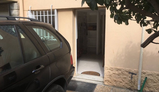Gamine: Ground floor studio parking at the back of a small building on the South Waterfront