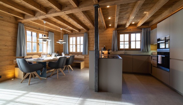 Gamserrugg 8-person chalet with sauna and hot tub.