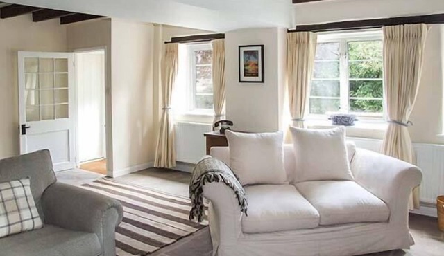 GANAREW COTTAGE, pet friendly in Whitchurch, Herefordshire