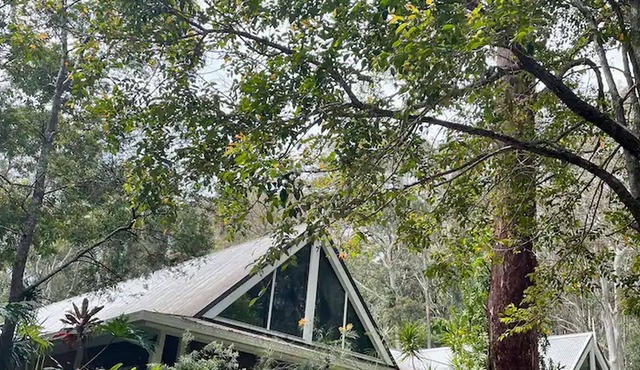 Gap Beach House nestled in bushland close to the beach