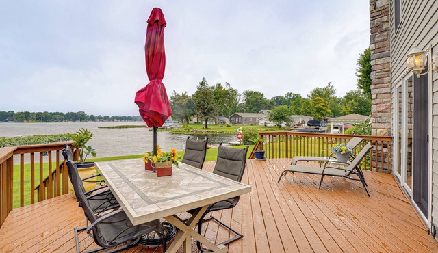 Garage Game Room, Bar: Coldwater Lake House!