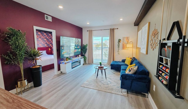 Garage Parking/3 King Beds/Pool Table/85" TV
