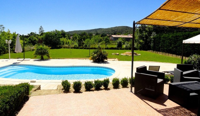 GARD - Near UZES - Villa standing 8 people - Quiet - Swimming pool - Petanque - View