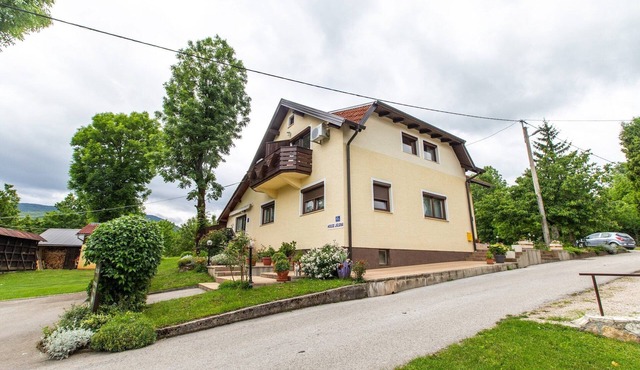 Garden apartment near near Plitvička Lake