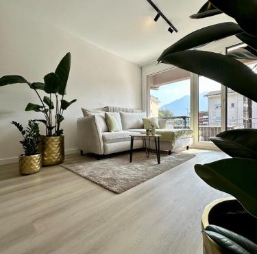 Garden apartment, 5 minutes to Lake Maggiore, near Locarno, Private parking lot