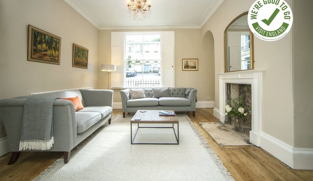 GARDEN APARTMENT - BATH - a 2 bed apartment that sleeps 4 guests in 2 bedrooms