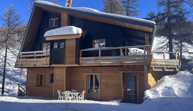 Garden apartment in chalet