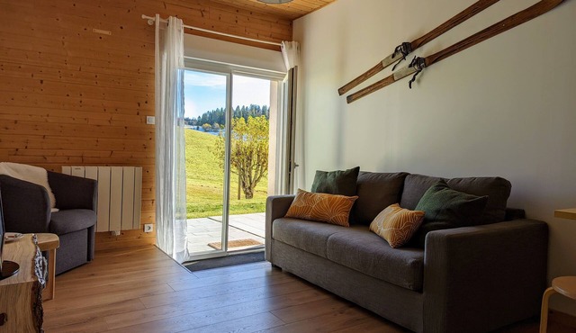 Garden apartment with terrace in the heart of nature