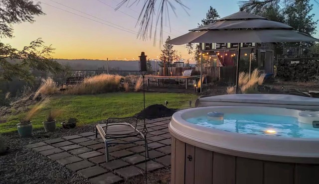 Garden Bodega on Sunset Ridge, Near Downtown, Hot tub, all with Panoramic View