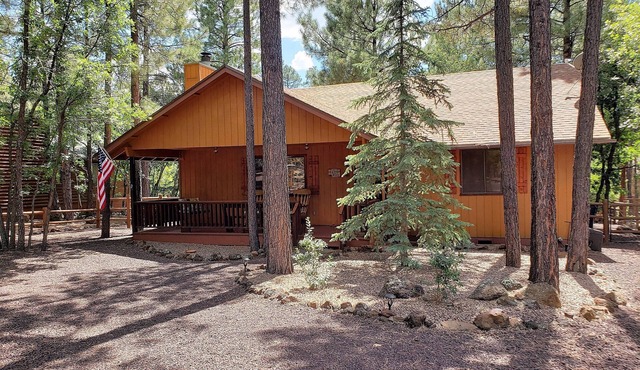 GARDEN CABIN W/FENCED YARD, With A/C
