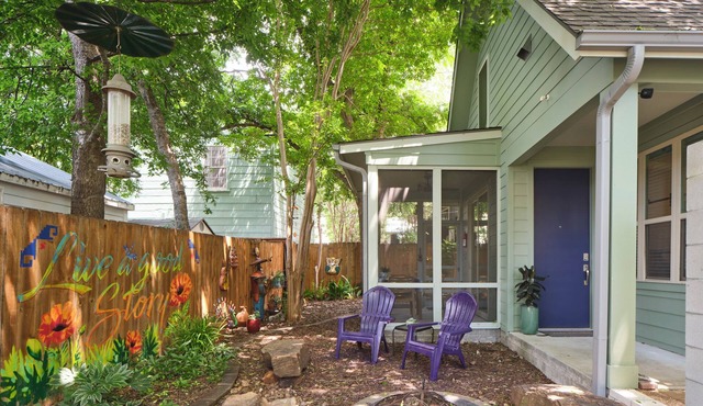 Garden casita.Central ATX.King bed.Full bath.Private entrance.5 miles downtown.