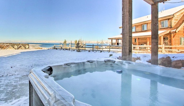 Garden City Gem Private Hot Tub and Game Room!