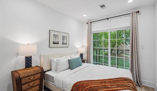 Garden & City Skyline View Home in Brookland!