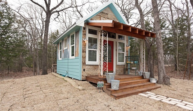 Garden Cottage - Charming Cabin in the Woods