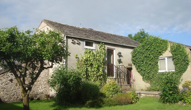 Garden Cottage - delightful cottage in the tiny rural hamlet of Pardshaw Hall