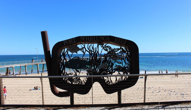 Garden Cottage: Holidays and relocation unit