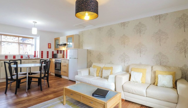 GARDEN COTTAGE IN NORFOLK BROADS VILLAGE, family friendly in Norwich