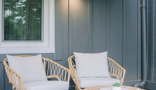 Garden Cottage Pet Friendly w/complimentary Sandbanks Park Pass