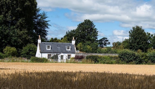 GARDEN COTTAGE - peaceful rural cottage in Scottish countryside