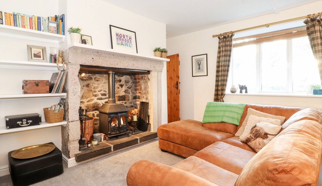 GARDEN COTTAGE, pet friendly, character holiday cottage in Beadnell