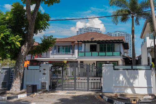 GARDEN COZY2STOREY HOME 4ROOM 10PAX@NEAR ALMAJUSCO