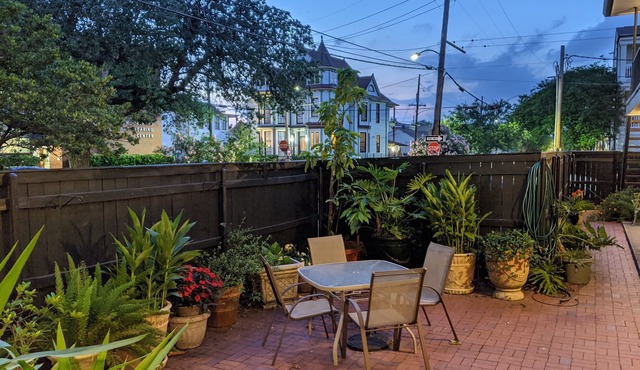 Garden District Gem, Steps From the St. Charles Streetcar