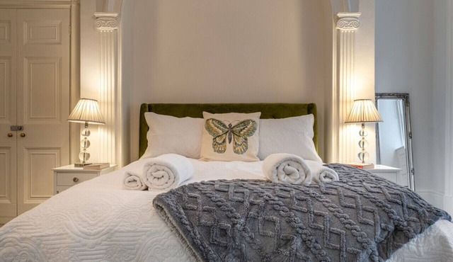 Garden Flat – Stunning Georgian Apartment in Grosvenor Place