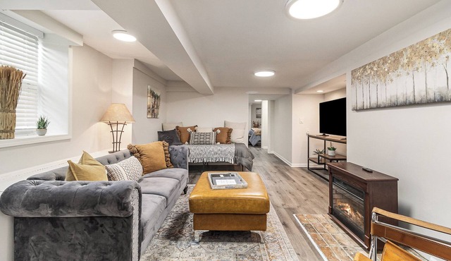 Garden Getaway: Charming Lower Level Apartment