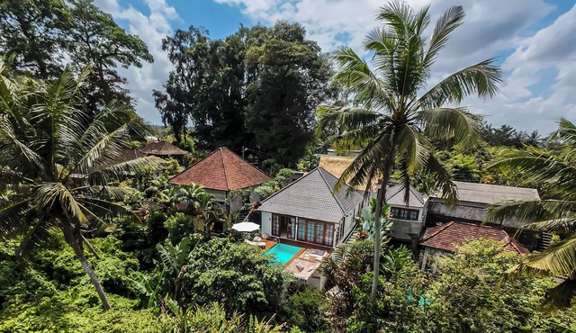 Garden Heights Villa by EVDEkimi - Elegant 3BR Jungle oasis with Hammock