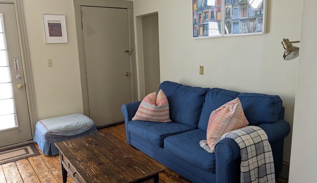 Garden Heritage-Award-Winning Downtown Duplex; Pet-friendly, walkable