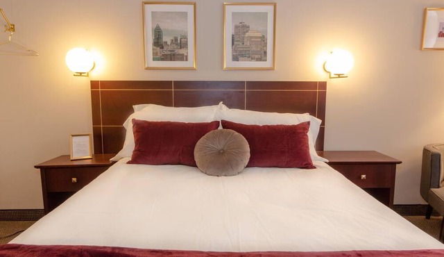 Garden Hotel Room in front of Metro and in the heart of the city