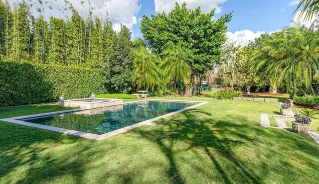 Garden House, Pool in Lush Peaceful Homestead